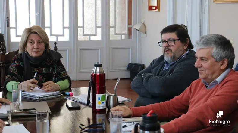 varias-direcciones-de-la-intendencia-de-rio-negro-mantuvieron-reunion-de-trabajo-con-la-jefa-comunaljpg