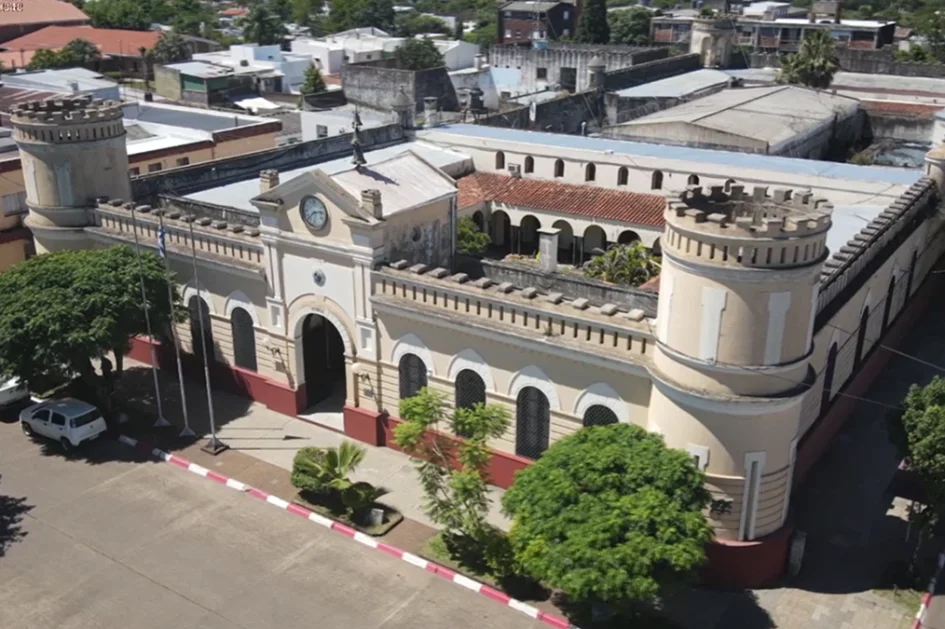 Edificio de Jefatura de Policía de Artigas._0