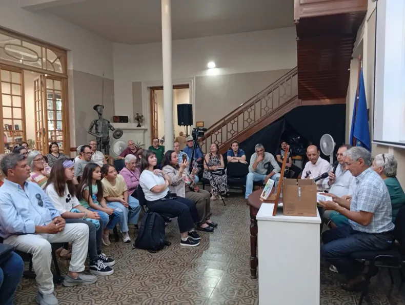 libro-voces-del-carmen-1-b7b65597webp