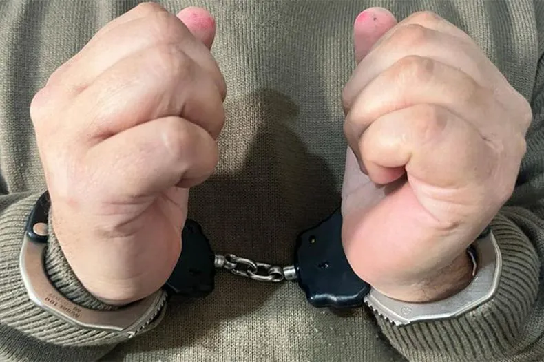 manos-esposadas_14jpg