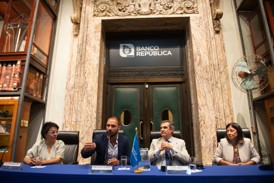 04.03.26 - BROU Firma de convenio con ANDE MC_0119 (1)