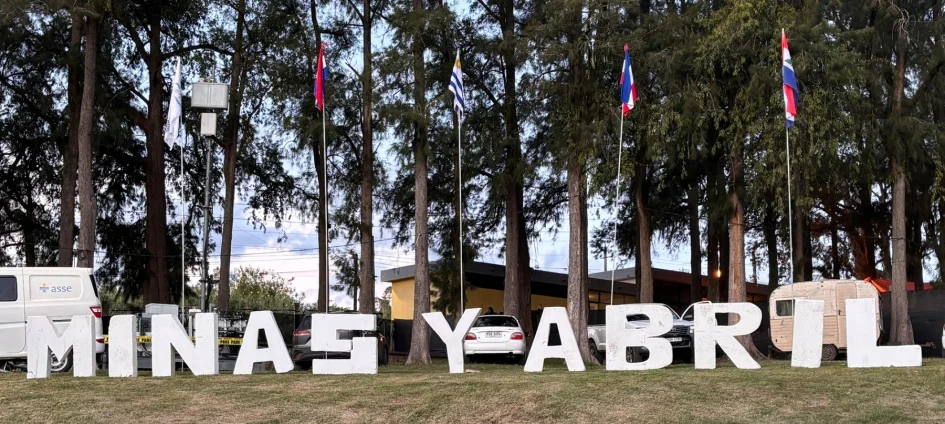 Letras en ruedo de Minas y Abril_0