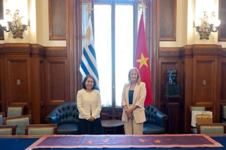 160125-emb-vietnam-ngo-minh-nguyet-visita-presidenta-electa-cosse_0052jpg