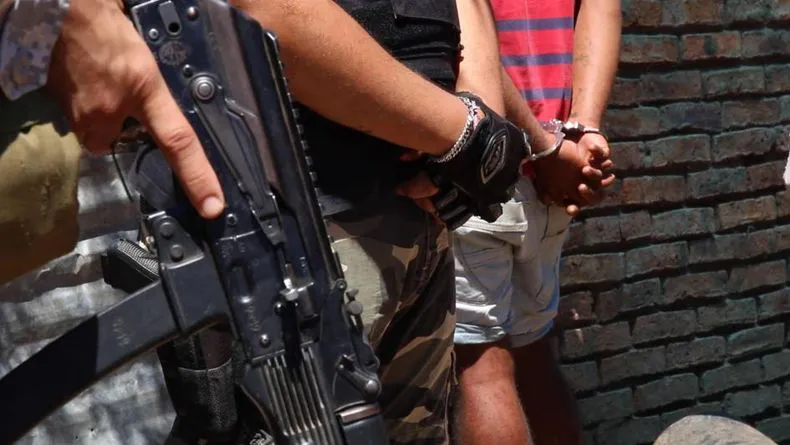 detenidoesposadoarma__0jpeg