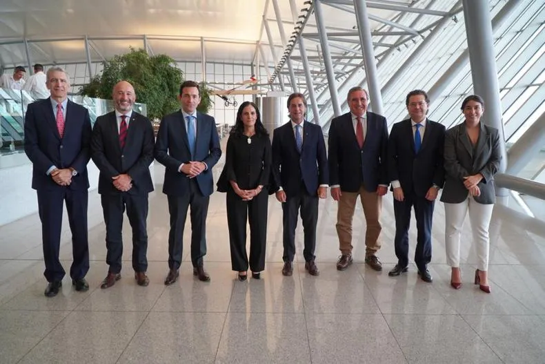 inauguracion-nuevo-sistema-aterrizaje-foto-oficial_3jpg